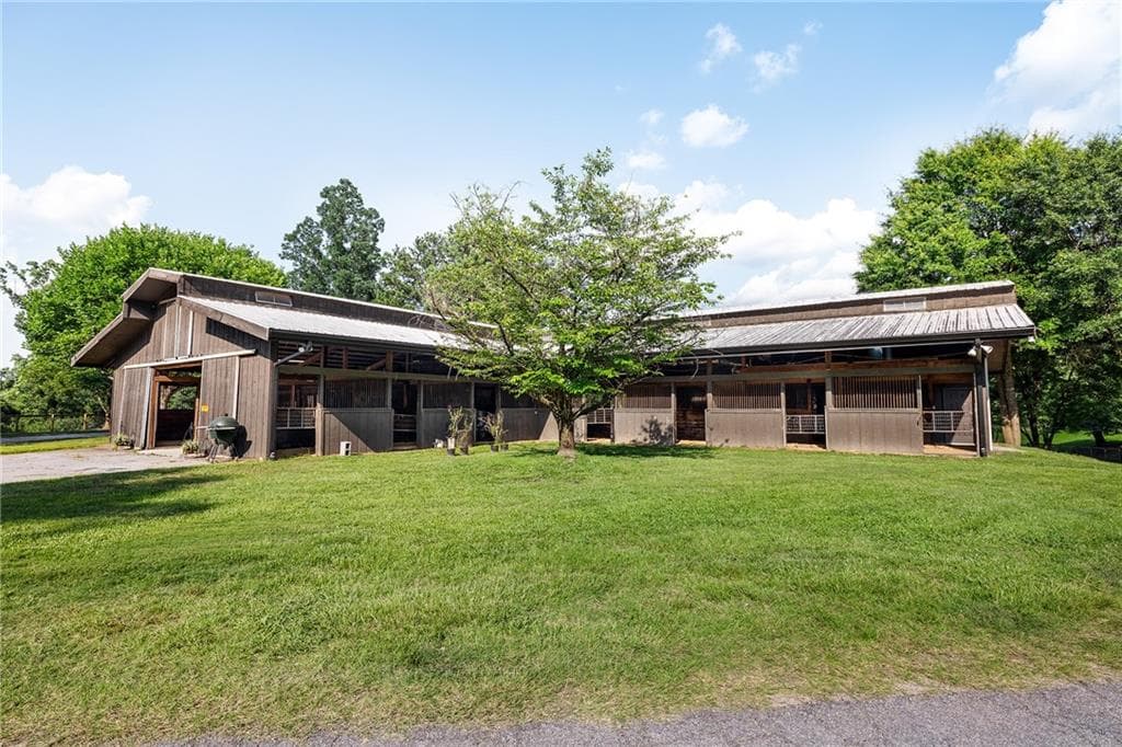 1 bedroom, 1 bathroom single family residence for sale at 4680 Polo Lane, Atlanta, GA 30339 — photo 4