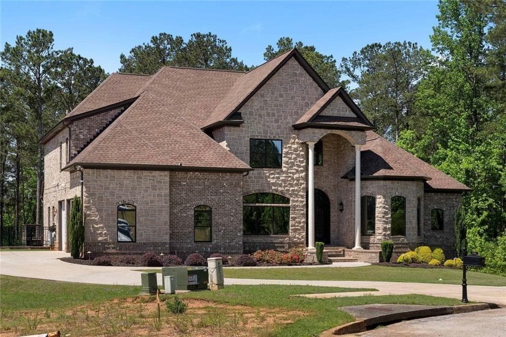 8 bedroom, 9 bathroom, 7,239 sq ft single family residence for sale at 1804 Lake Pointe Circle, Locust Grove, GA 30248 — photo 2
