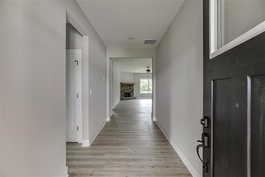4 bedroom, 3 bathroom, 2,469 sq ft single family residence under contract at 155 Creek Stone Drive, Hartwell, GA 30643 — photo 4