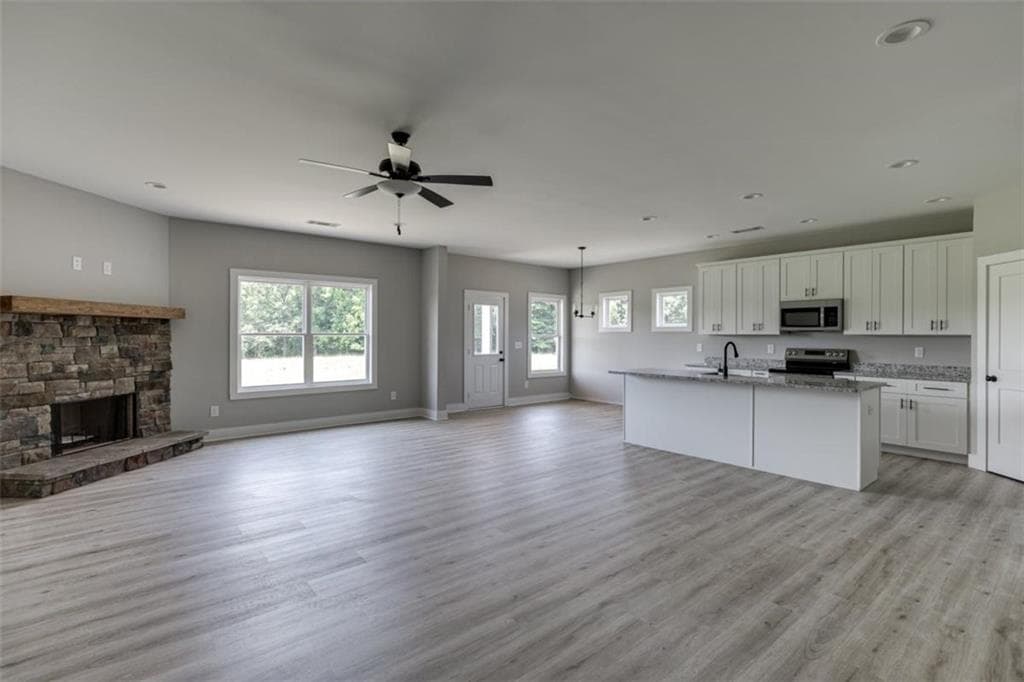 4 bedroom, 3 bathroom, 2,469 sq ft single family residence under contract at 155 Creek Stone Drive, Hartwell, GA 30643 — photo 5