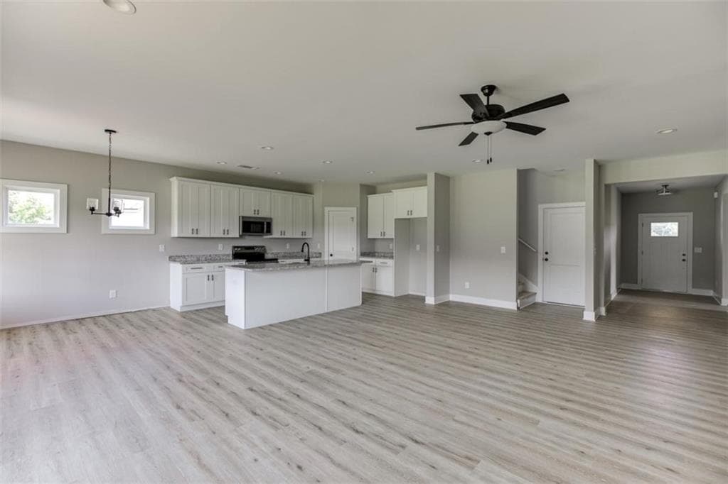 4 bedroom, 3 bathroom, 2,469 sq ft single family residence under contract at 155 Creek Stone Drive, Hartwell, GA 30643 — photo 9