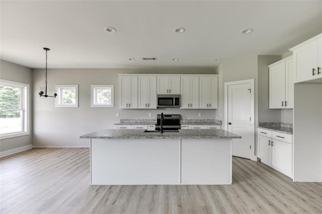 4 bedroom, 3 bathroom, 2,469 sq ft single family residence under contract at 155 Creek Stone Drive, Hartwell, GA 30643 — photo 10