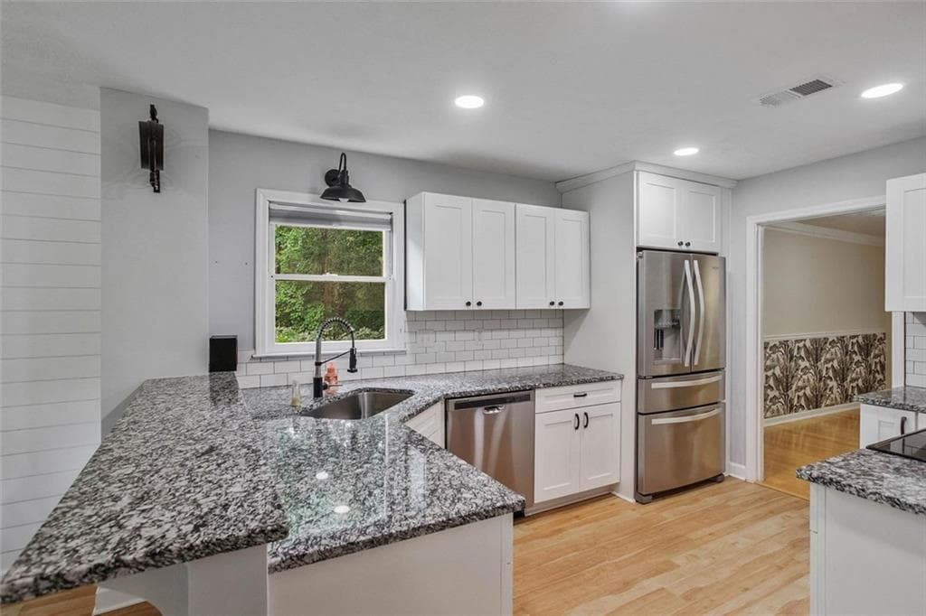 2 bedroom, 3 bathroom, 1,696 sq ft condominium for sale at 6420 Windsor Trace Drive 6420, Peachtree Corners, GA 30092 — photo 2