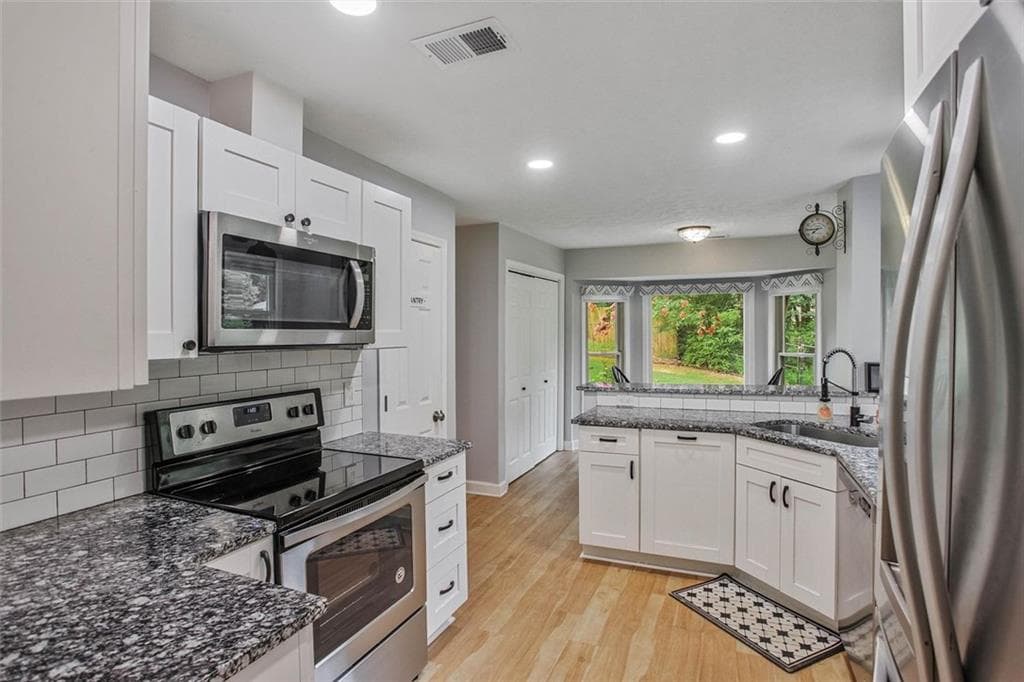 2 bedroom, 3 bathroom, 1,696 sq ft condominium for sale at 6420 Windsor Trace Drive 6420, Peachtree Corners, GA 30092 — photo 3
