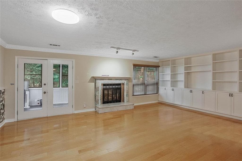2 bedroom, 3 bathroom, 1,696 sq ft condominium for sale at 6420 Windsor Trace Drive 6420, Peachtree Corners, GA 30092 — photo 8