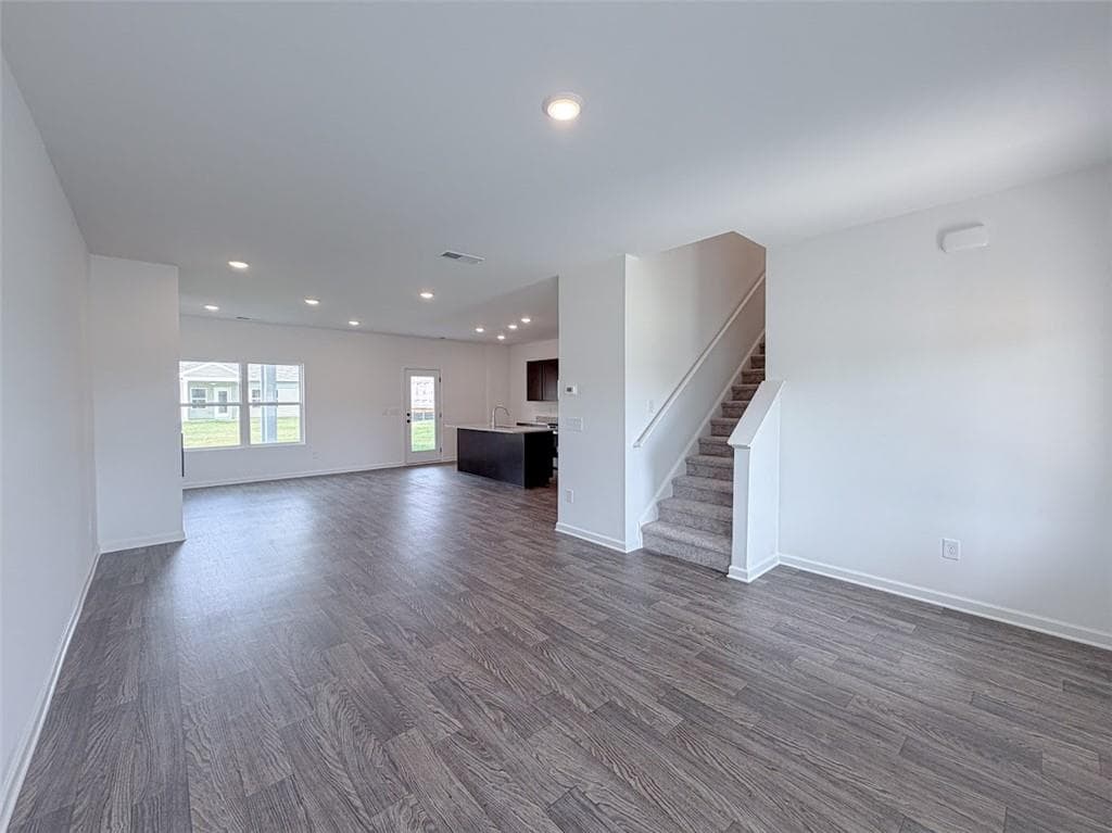5 bedroom, 3 bathroom, 2,228 sq ft single family residence for sale at 142 Lavender Circle, Calhoun, GA 30701 — photo 2