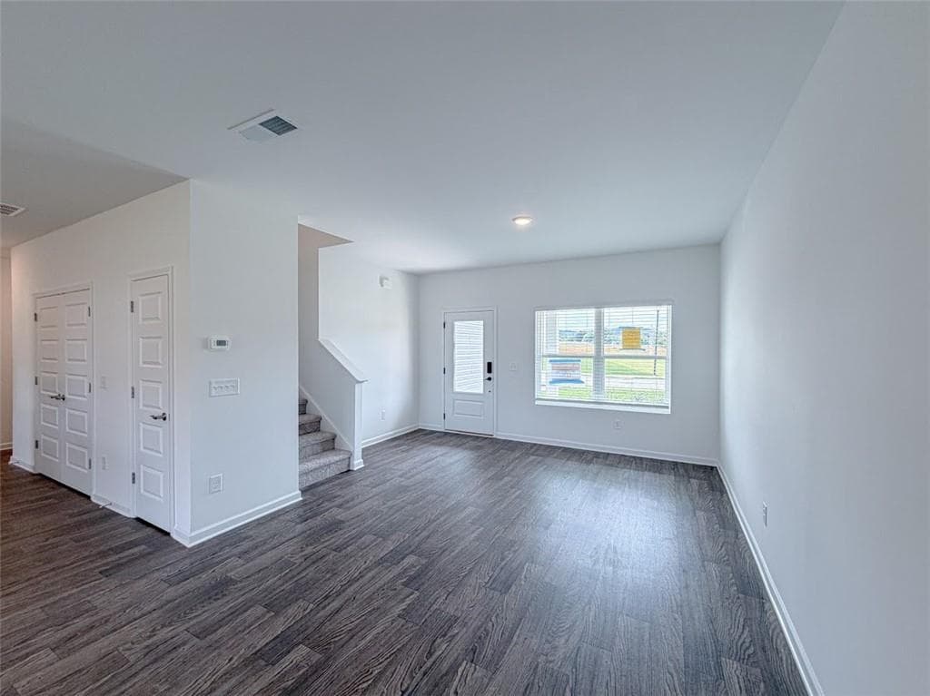 5 bedroom, 3 bathroom, 2,228 sq ft single family residence for sale at 142 Lavender Circle, Calhoun, GA 30701 — photo 3