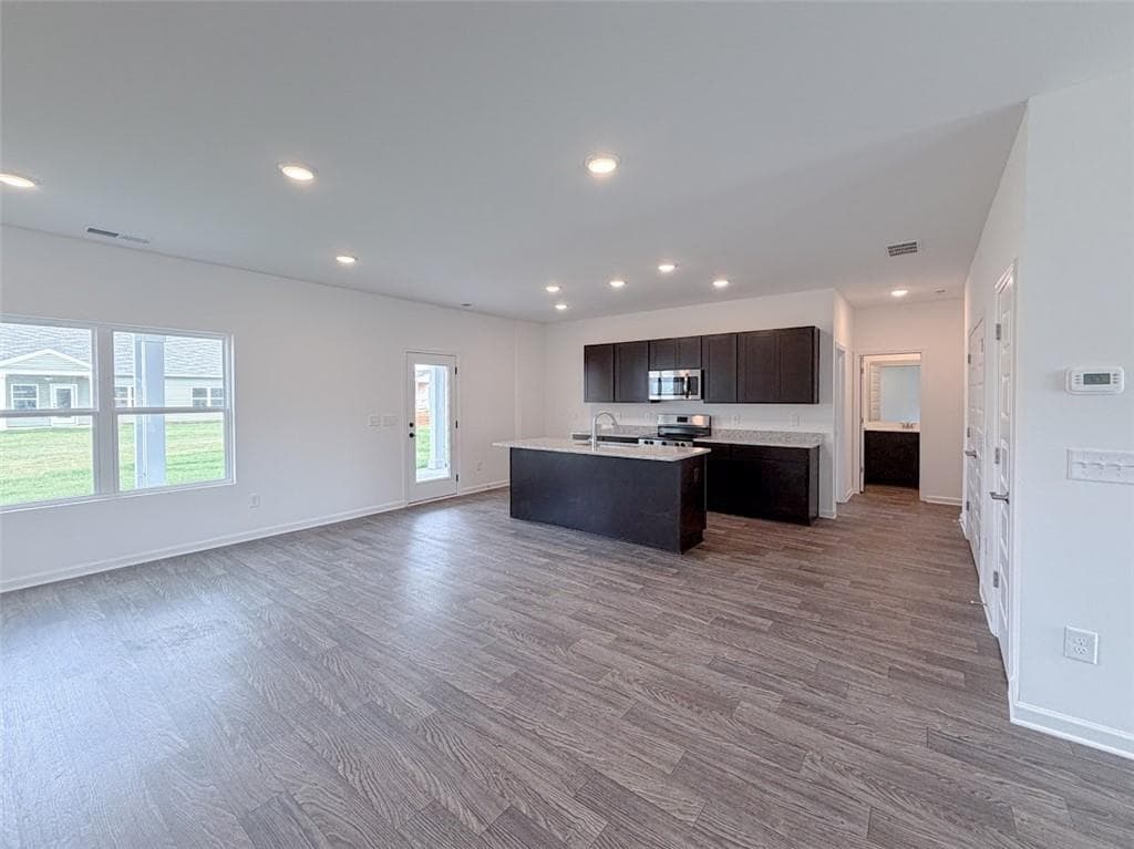 5 bedroom, 3 bathroom, 2,228 sq ft single family residence for sale at 142 Lavender Circle, Calhoun, GA 30701 — photo 5