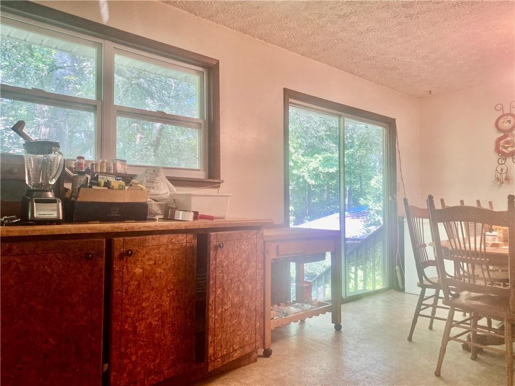 3 bedroom, 2 bathroom, 1,456 sq ft single family residence under contract at 5929 Priest Road, Acworth, GA 30102 — photo 3
