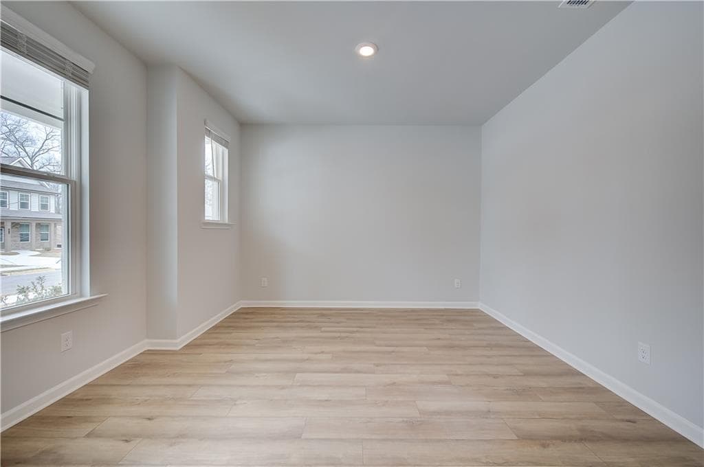 5 bedroom, 4 bathroom, 3,086 sq ft single family residence for sale at 2585 Dixon Place, Lawrenceville, GA 30045 — photo 6