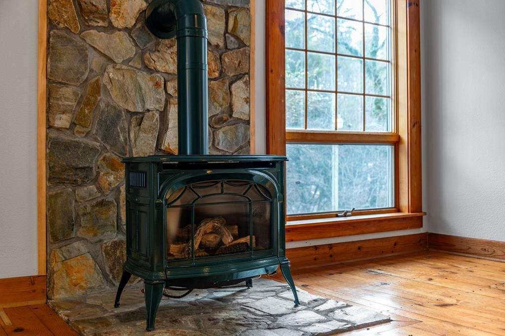 3 bedroom, 2 bathroom, 2,059 sq ft single family residence for sale at 102 Captains Cove, Blairsville, GA 30512 — photo 5