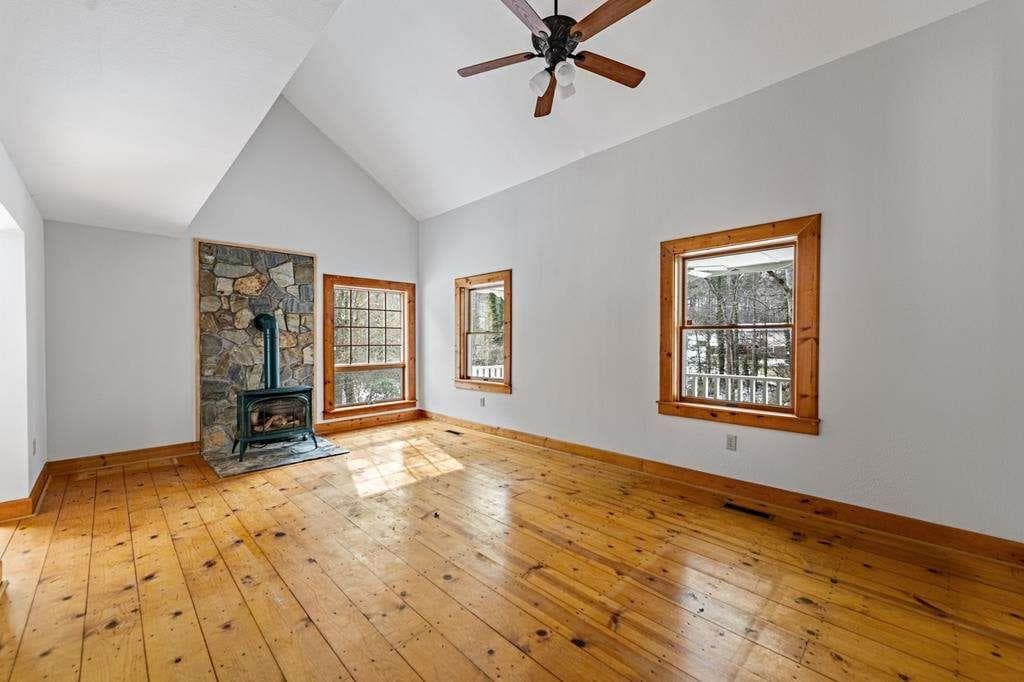 3 bedroom, 2 bathroom, 2,059 sq ft single family residence for sale at 102 Captains Cove, Blairsville, GA 30512 — photo 7