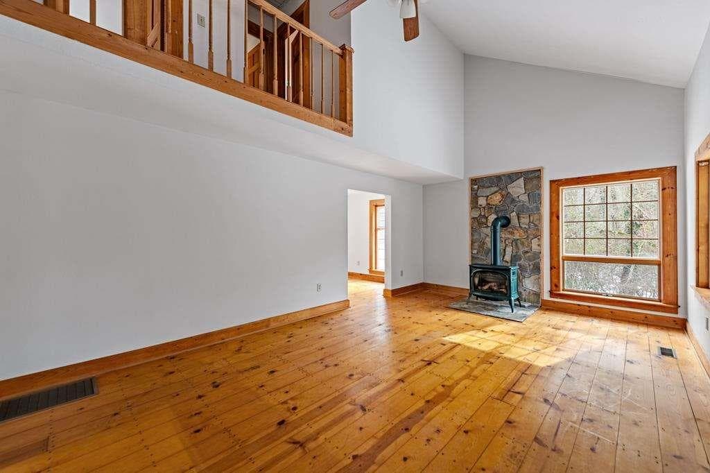 3 bedroom, 2 bathroom, 2,059 sq ft single family residence for sale at 102 Captains Cove, Blairsville, GA 30512 — photo 8