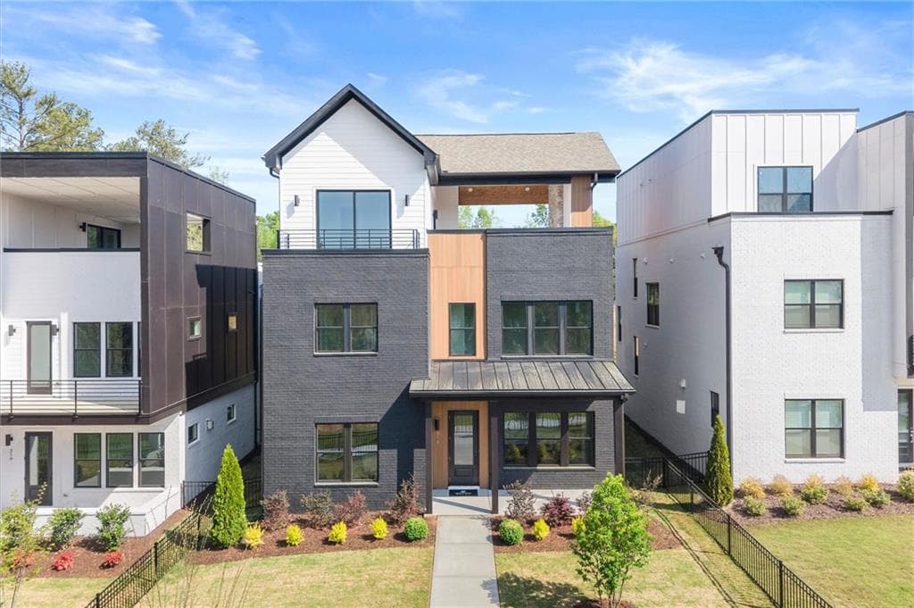 4 bedroom, 4 bathroom, 3,098 sq ft single family residence for sale at 318 Treble Way, Alpharetta, GA 30009 — photo 2