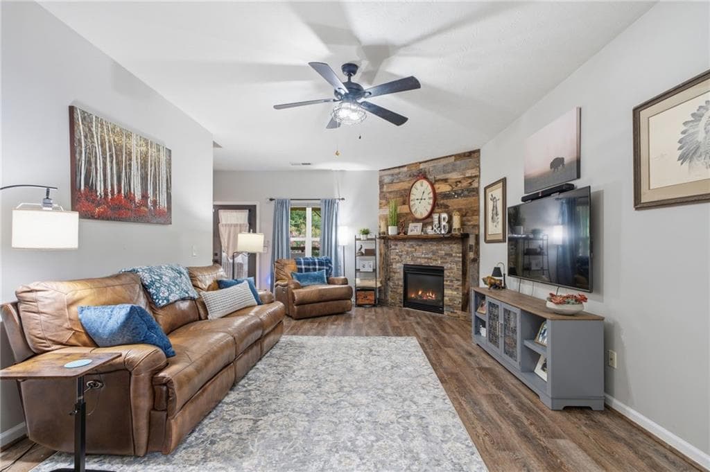3 bedroom, 3 bathroom, 1,932 sq ft single family residence under contract at 5068 Mc Ever View Drive, Sugar Hill, GA 30518 — photo 2