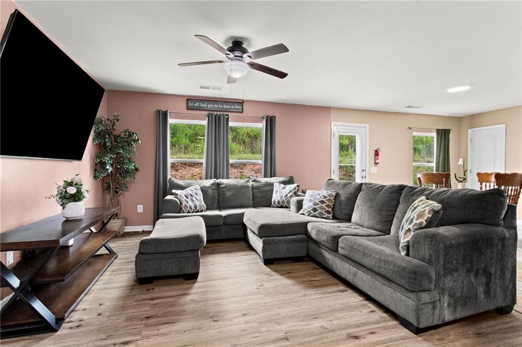 3 bedroom, 3 bathroom, 1,436 sq ft single family residence for sale at 10 Windsor Court, Kingston, GA 30145 — photo 3
