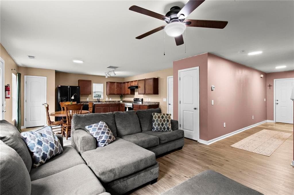 3 bedroom, 3 bathroom, 1,436 sq ft single family residence for sale at 10 Windsor Court, Kingston, GA 30145 — photo 6