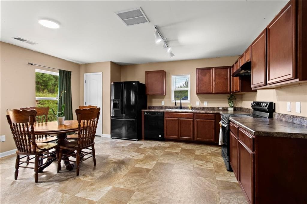 3 bedroom, 3 bathroom, 1,436 sq ft single family residence for sale at 10 Windsor Court, Kingston, GA 30145 — photo 7