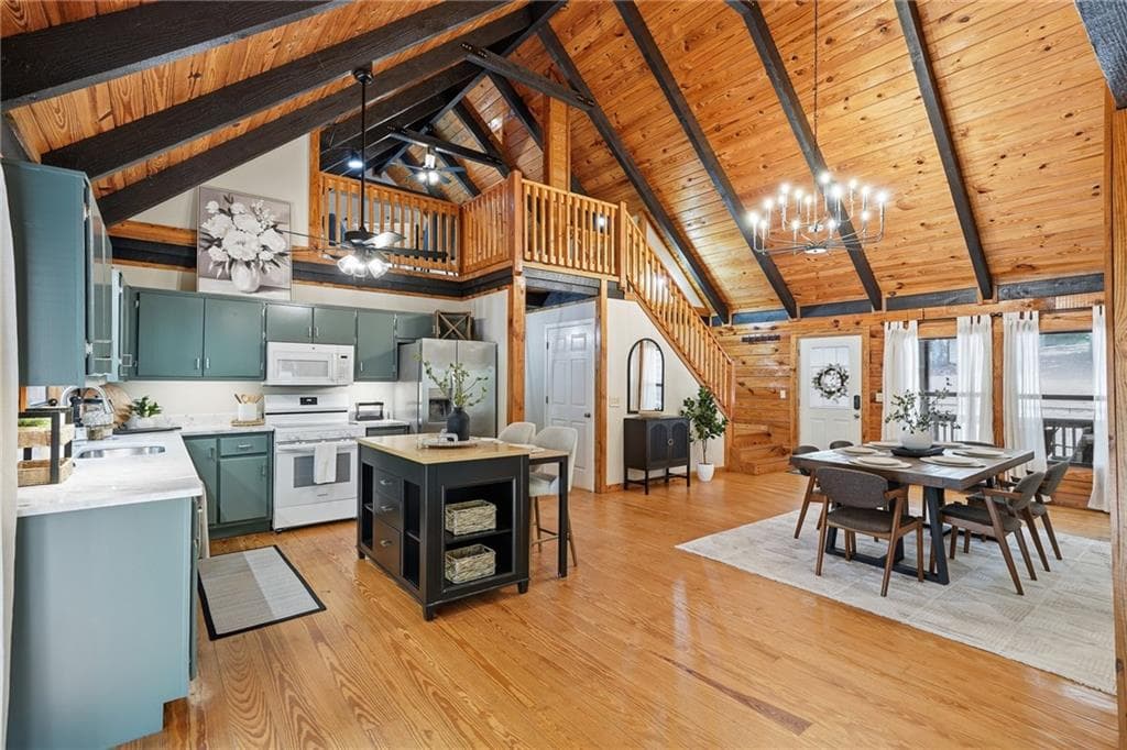 3 bedroom, 3 bathroom, 3,081 sq ft single family residence for sale at 28 Morningside Court, Ellijay, GA 30540 — photo 3