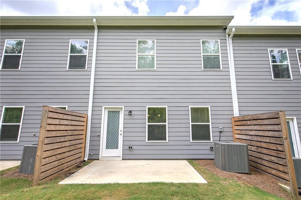 3 bedroom, 3 bathroom, 1,628 sq ft townhouse under contract at 261 Dupont Drive, Cartersville, GA 30121 — photo 2