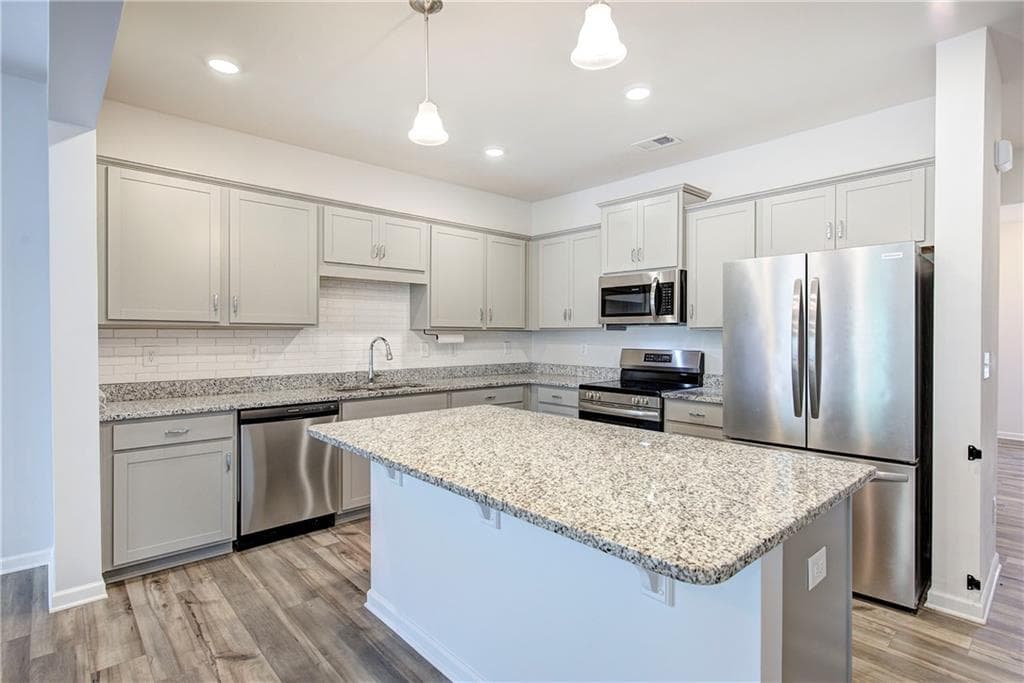 3 bedroom, 3 bathroom, 1,628 sq ft townhouse under contract at 261 Dupont Drive, Cartersville, GA 30121 — photo 5