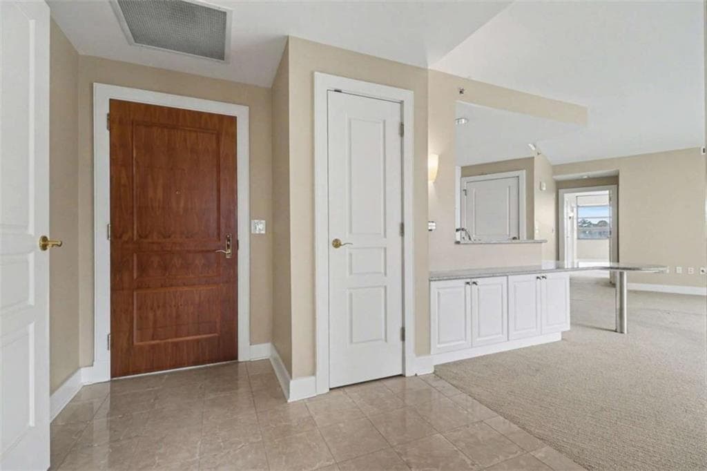 2 bedroom, 3 bathroom, 1,703 sq ft condominium under contract at 700 Park Regency Place 1203, Atlanta, GA 30326 — photo 3