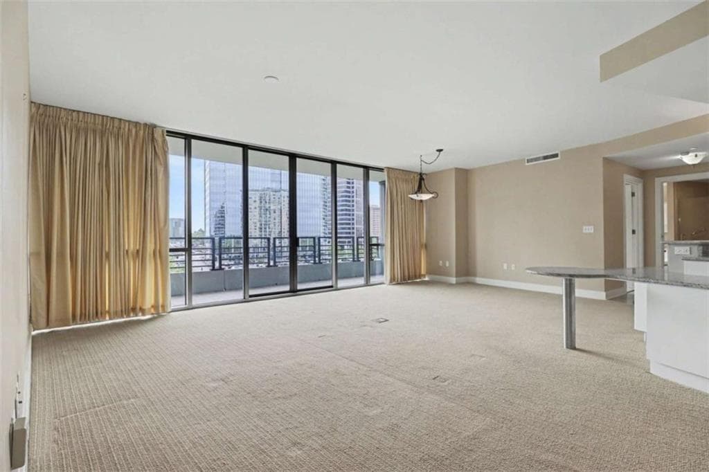 2 bedroom, 3 bathroom, 1,703 sq ft condominium under contract at 700 Park Regency Place 1203, Atlanta, GA 30326 — photo 4