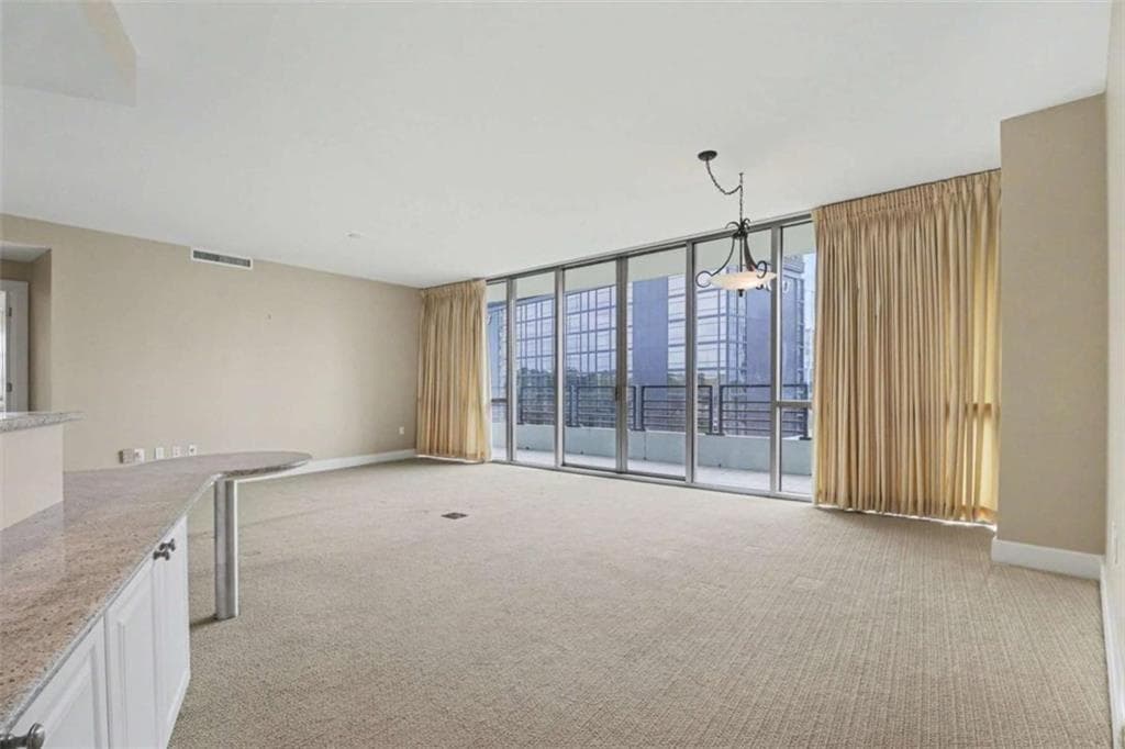 2 bedroom, 3 bathroom, 1,703 sq ft condominium under contract at 700 Park Regency Place 1203, Atlanta, GA 30326 — photo 5