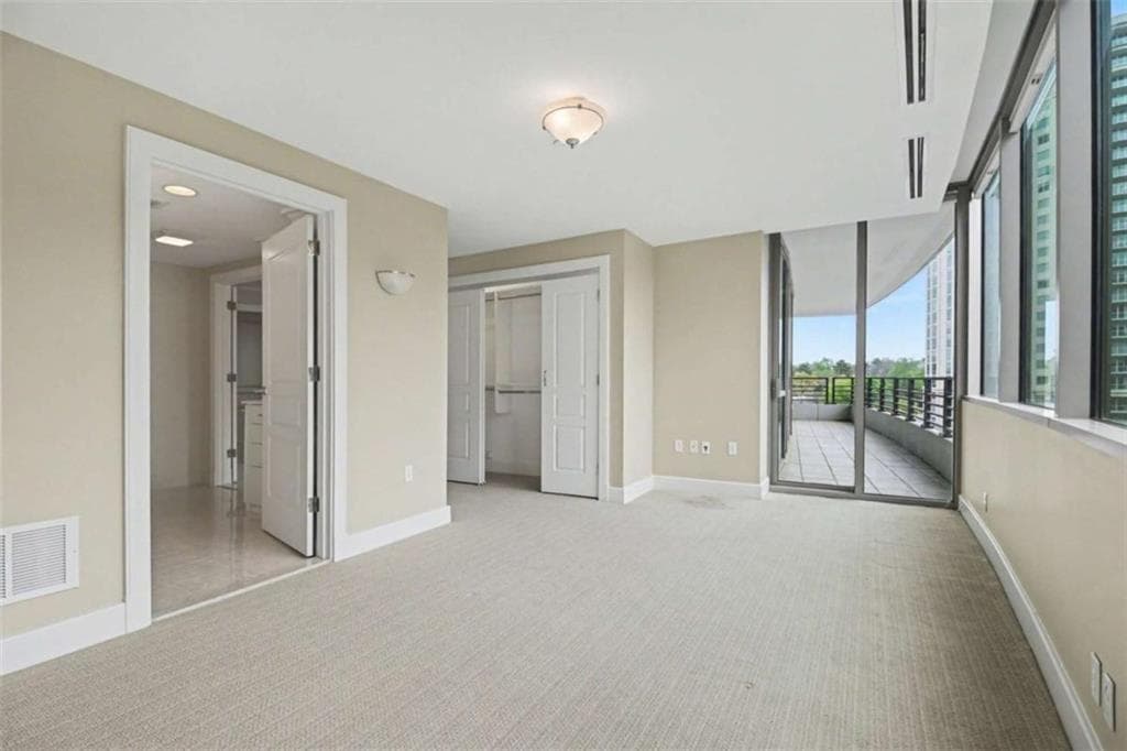2 bedroom, 3 bathroom, 1,703 sq ft condominium under contract at 700 Park Regency Place 1203, Atlanta, GA 30326 — photo 8