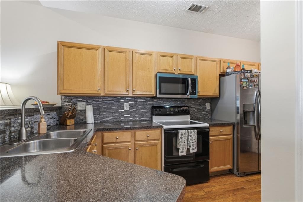 3 bedroom, 3 bathroom, 1,256 sq ft townhouse for sale at 5009 Timber Hills Drive, Oakwood, GA 30566 — photo 9
