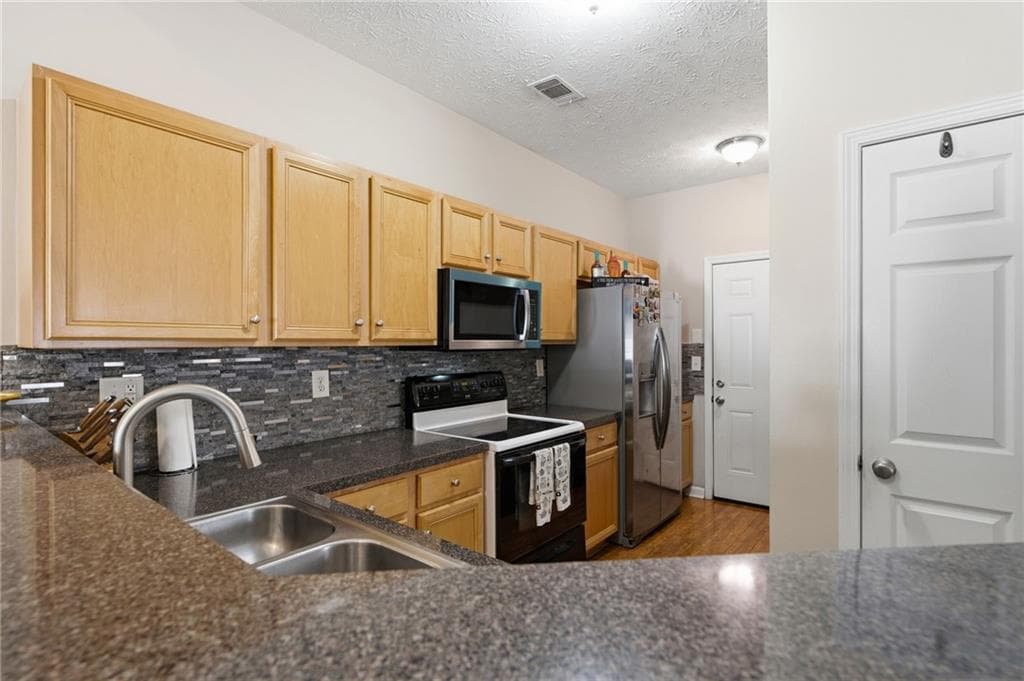 3 bedroom, 3 bathroom, 1,256 sq ft townhouse for sale at 5009 Timber Hills Drive, Oakwood, GA 30566 — photo 10