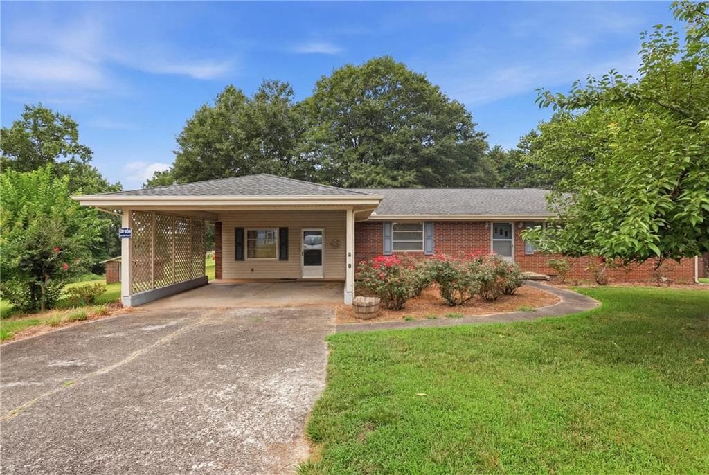 3 bedroom, 2 bathroom, 1,980 sq ft single family residence for sale at 3107 Alto Mud Creek Road, Alto, GA 30510 — photo 2