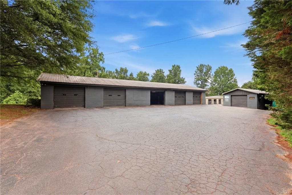 3 bedroom, 2 bathroom, 1,980 sq ft single family residence for sale at 3107 Alto Mud Creek Road, Alto, GA 30510 — photo 3