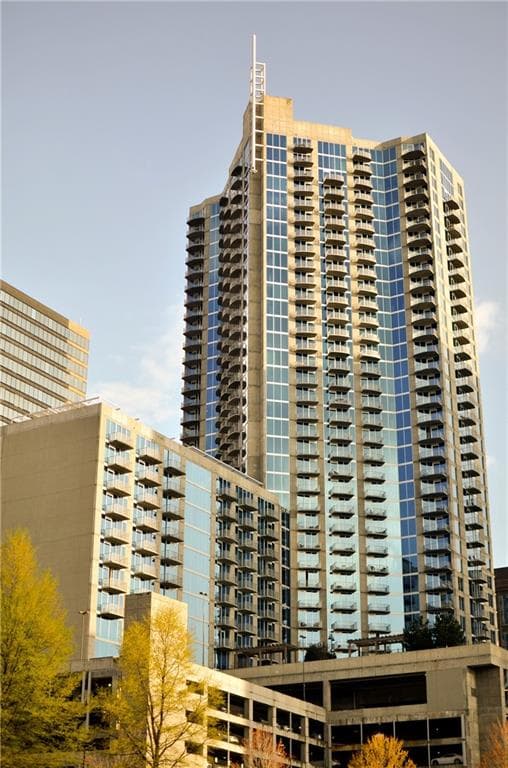 1 bedroom, 1 bathroom condominium for rent at 400 W Peachtree Street 2905, Atlanta, GA 30308 for $2,100 a month — photo 1 of 40