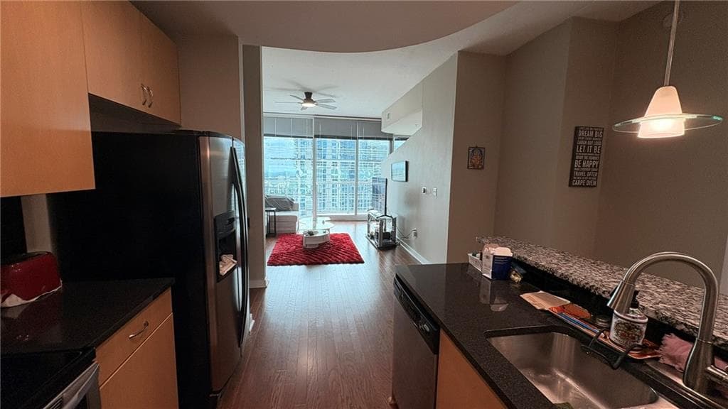 1 bedroom, 1 bathroom condominium for rent at 400 W Peachtree Street 2905, Atlanta, GA 30308 for $2,100 a month — photo 8