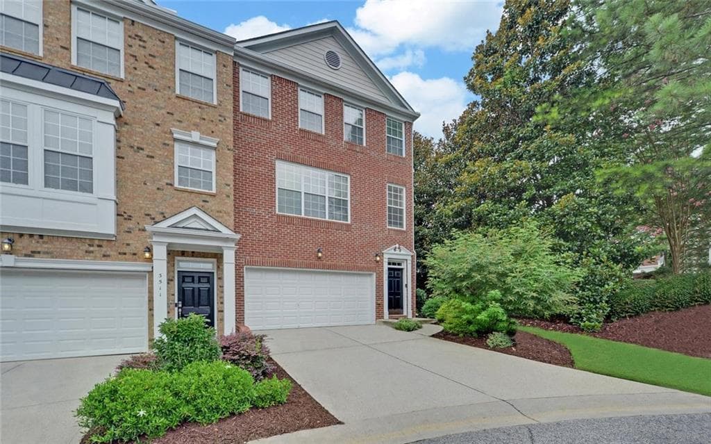 4 bedroom, 4 bathroom, 2,679 sq ft townhouse for sale at 3513 Chattahoochee Summit Lane 25, Atlanta, GA 30339 — photo 1 of 29