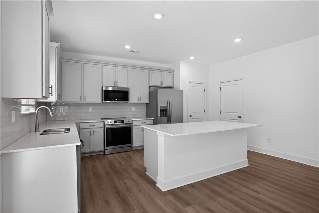 4 bedroom, 4 bathroom, 2,522 sq ft single family residence for sale at 128 Armory Creek Drive, Jackson, GA 30233 — photo 2