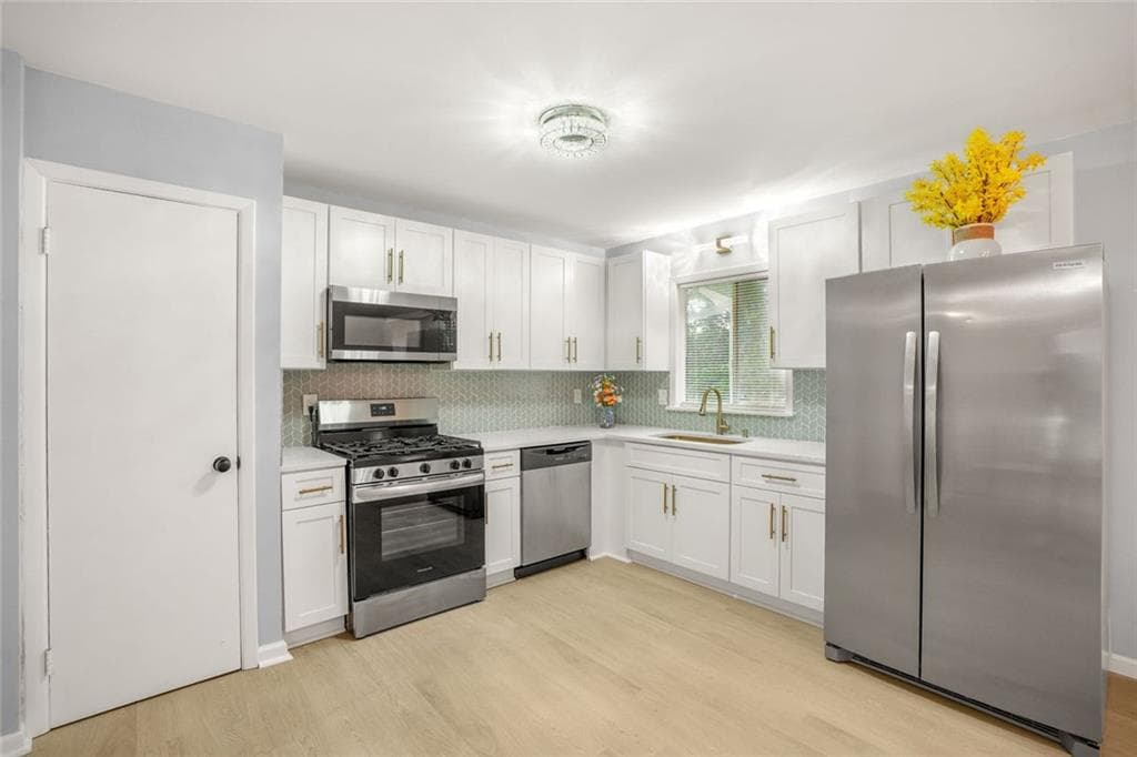 6 bedroom, 3 bathroom, 1,937 sq ft single family residence for sale at 2153 Greenhill Drive, Marietta, GA 30008 — photo 3