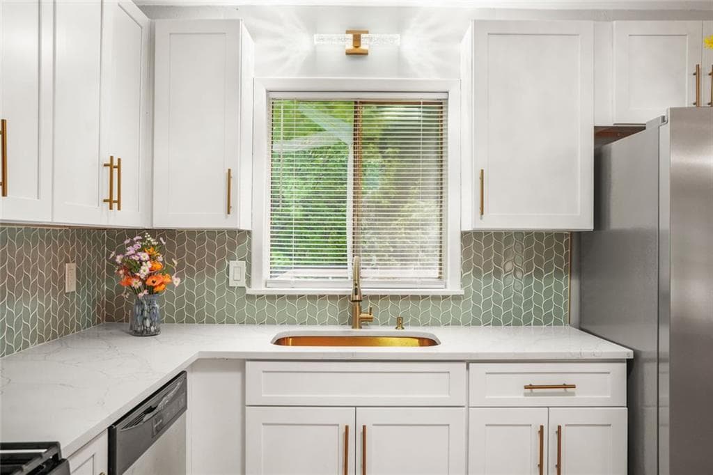 6 bedroom, 3 bathroom, 1,937 sq ft single family residence for sale at 2153 Greenhill Drive, Marietta, GA 30008 — photo 10