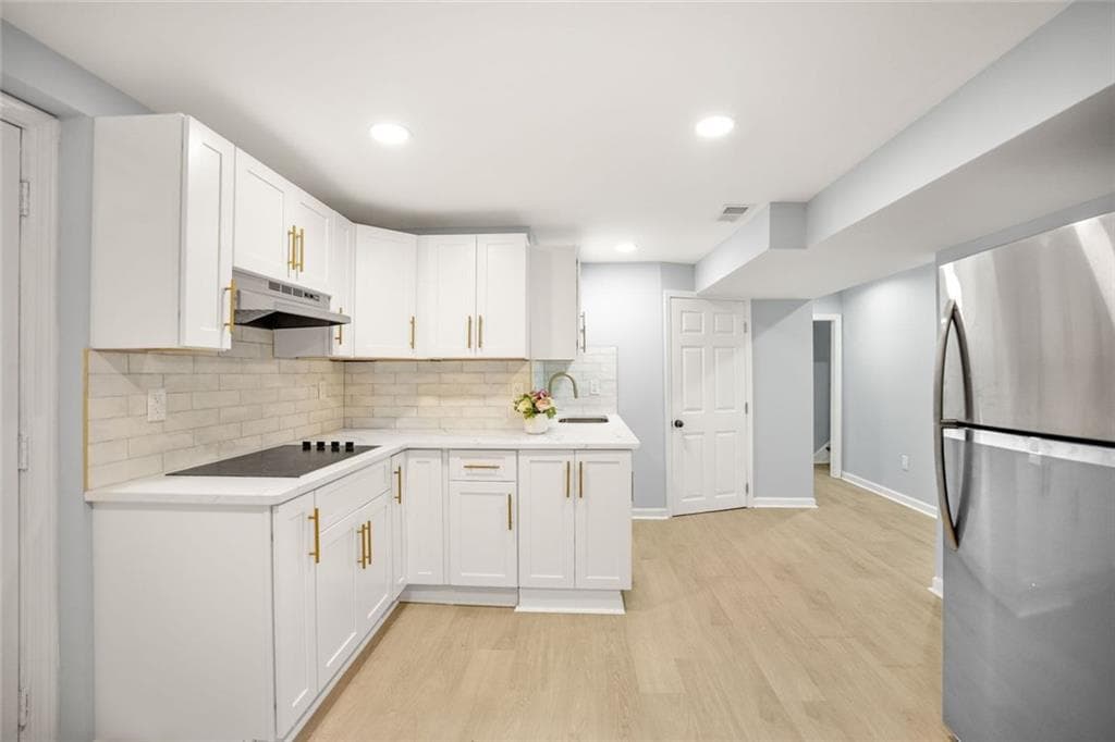 6 bedroom, 3 bathroom, 1,937 sq ft single family residence for sale at 2153 Greenhill Drive, Marietta, GA 30008 — photo 4