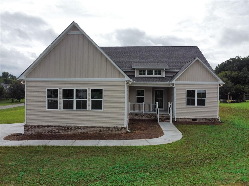 3 bedroom, 2 bathroom, 1,797 sq ft single family residence under contract at 113 Mill Stone Lane, Calhoun, GA 30701