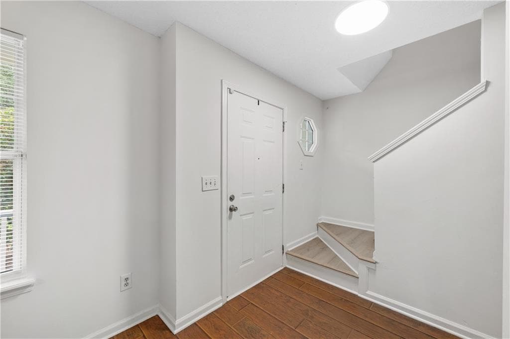 4 bedroom, 3 bathroom, 1,701 sq ft single family residence for sale at 2164 Dresden Green, Kennesaw, GA 30144 — photo 4
