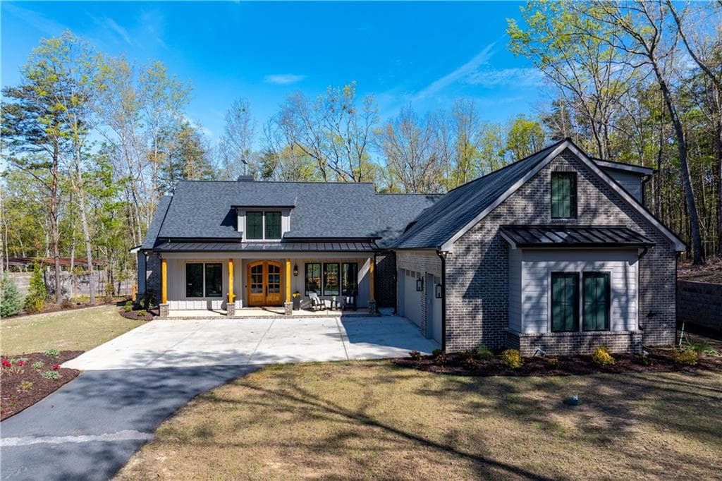 5 bedroom, 4 bathroom, 3,850 sq ft single family residence under contract at 464 Stonehaven Court, Jasper, GA 30143