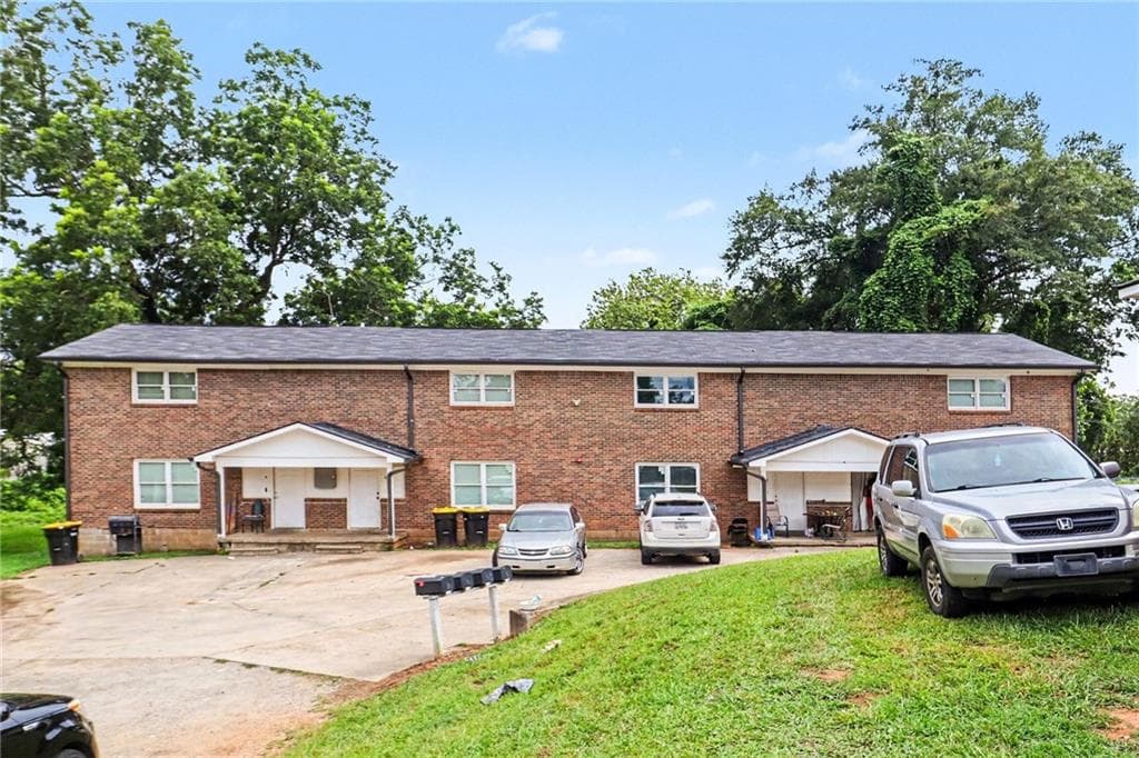 quadruplex for sale at 22 Pratt Street, Newnan, GA 30263