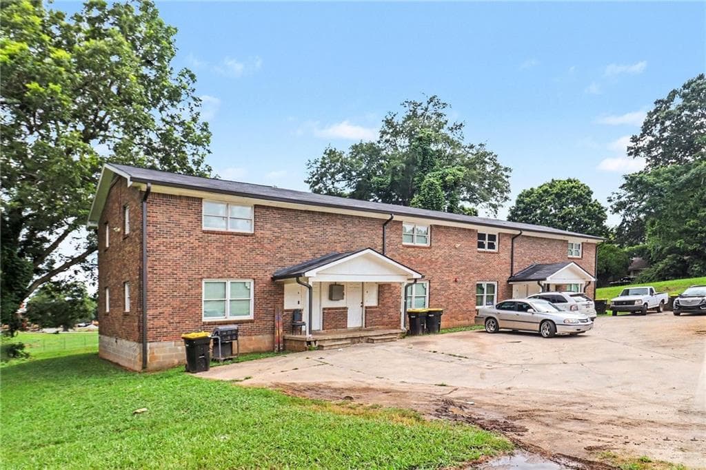 quadruplex for sale at 22 Pratt Street, Newnan, GA 30263 — photo 2