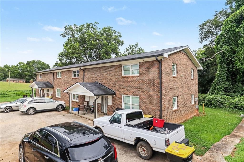 quadruplex for sale at 22 Pratt Street, Newnan, GA 30263 — photo 3