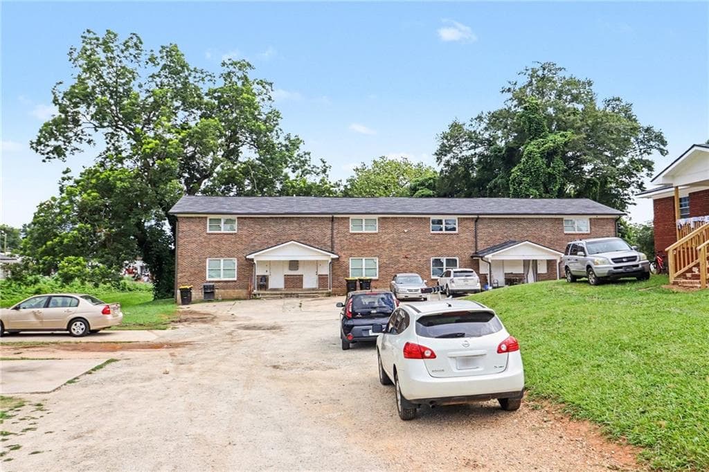 quadruplex for sale at 22 Pratt Street, Newnan, GA 30263 — photo 4