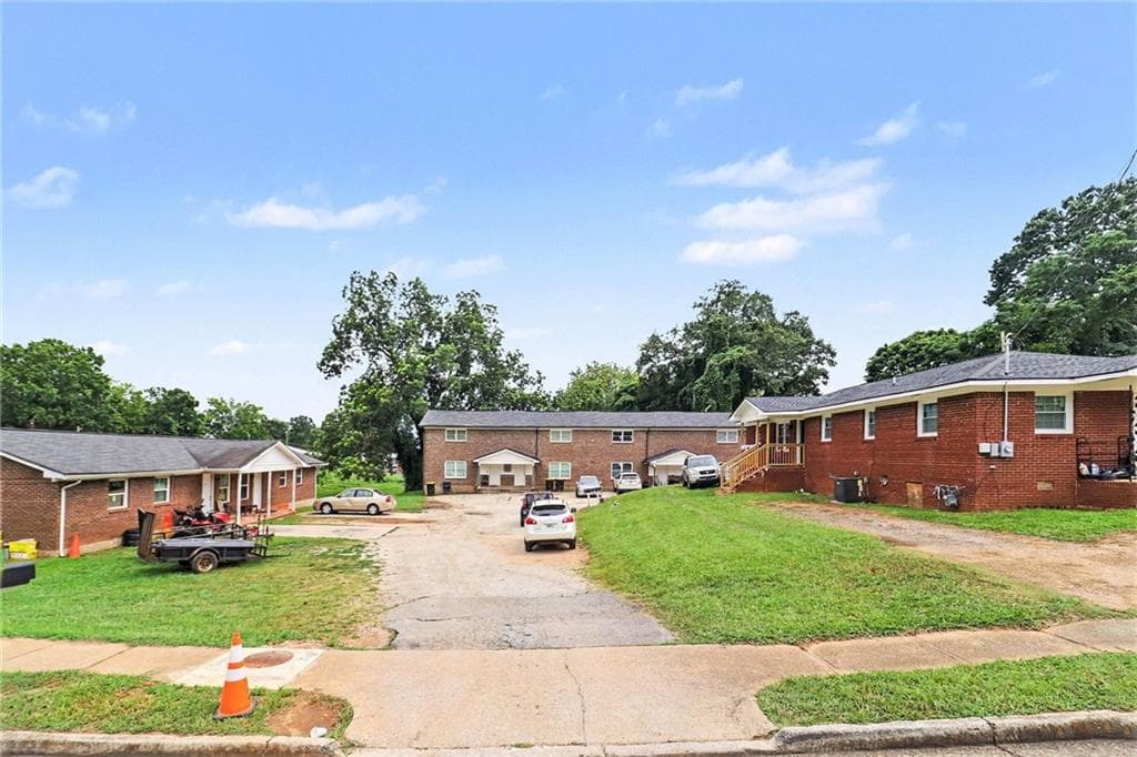 quadruplex for sale at 22 Pratt Street, Newnan, GA 30263 — photo 5