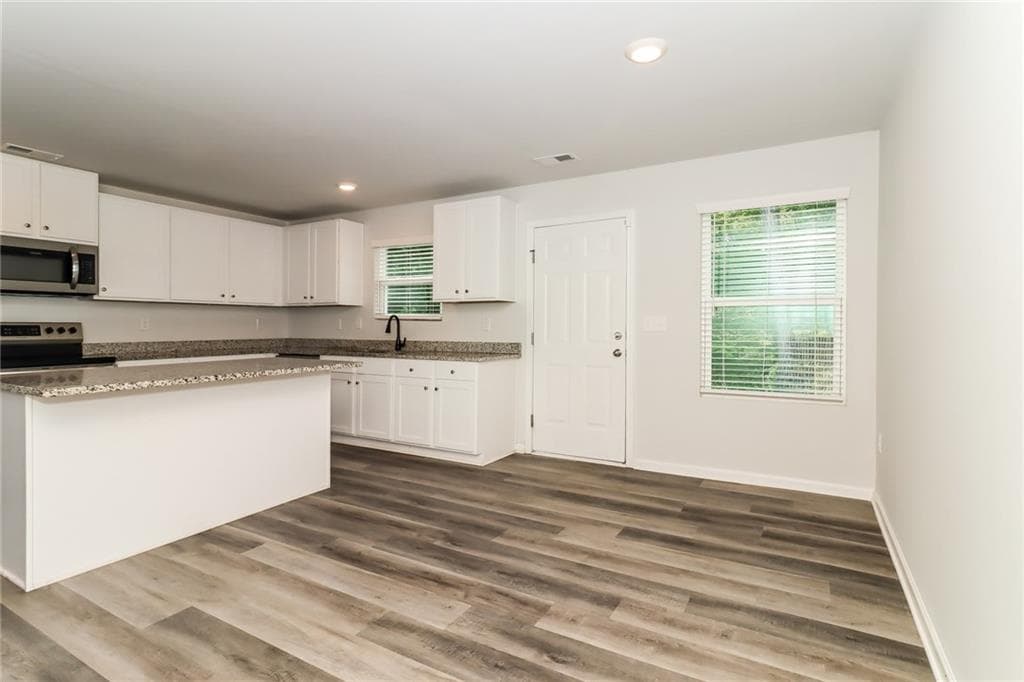 4 bedroom, 3 bathroom, 1,902 sq ft single family residence for sale at 309 Muskogee Drive, Dallas, GA 30132 — photo 2