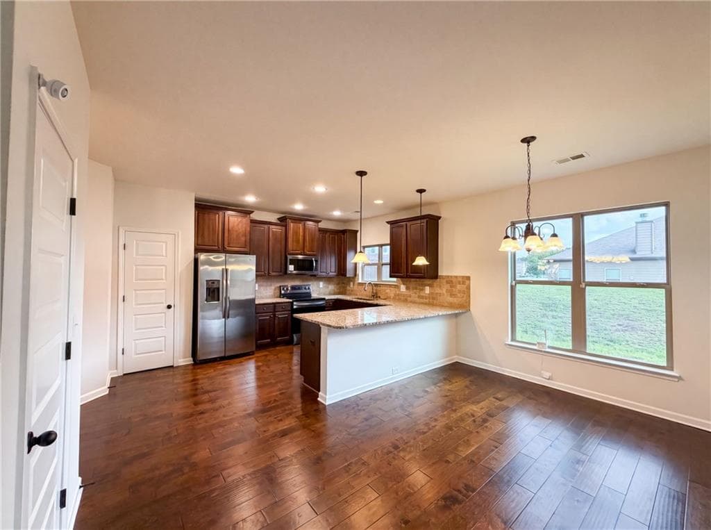 4 bedroom, 3 bathroom, 2,596 sq ft single family residence under contract at 85 Pulaski Place, Jonesboro, GA 30238 — photo 2